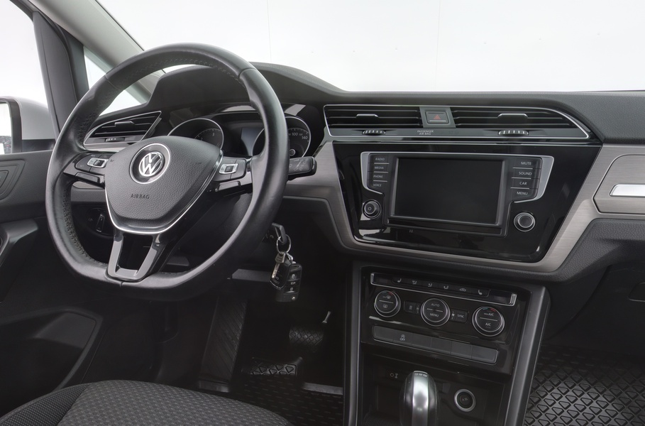 Volkswagen Touran vaihtoauto