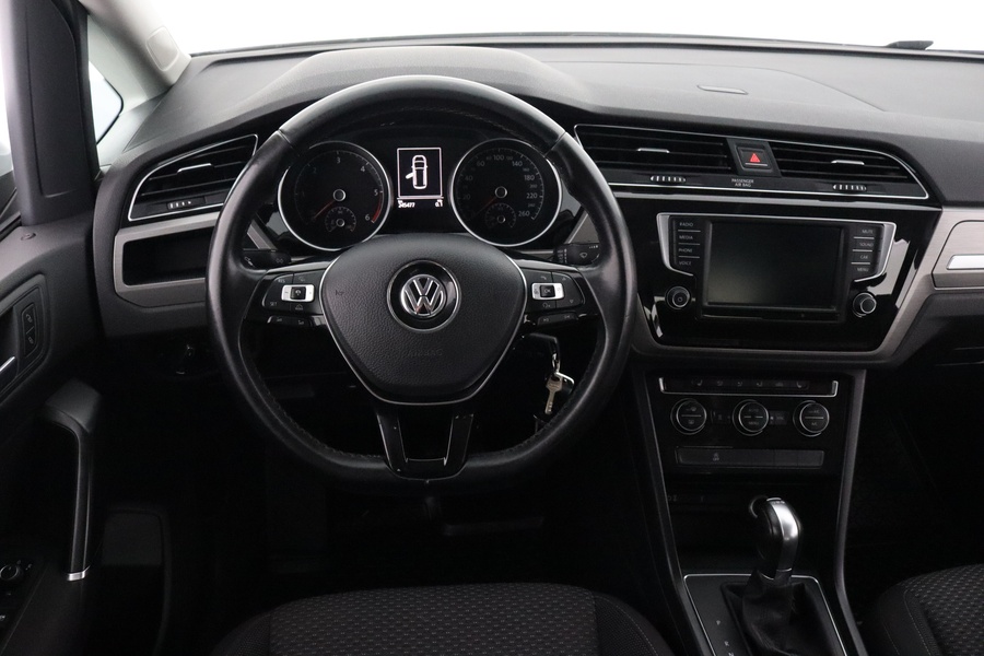 Volkswagen Touran vaihtoauto