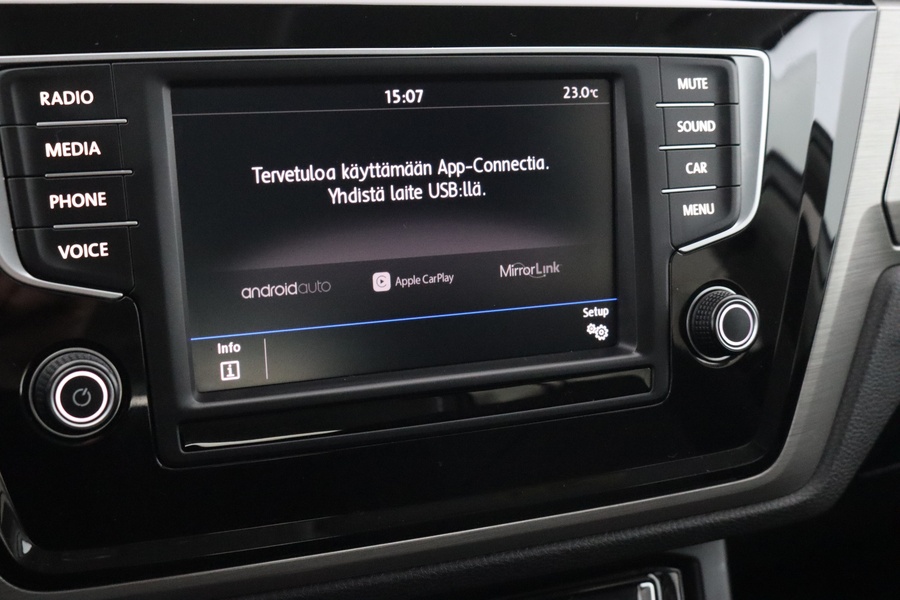 Volkswagen Touran vaihtoauto