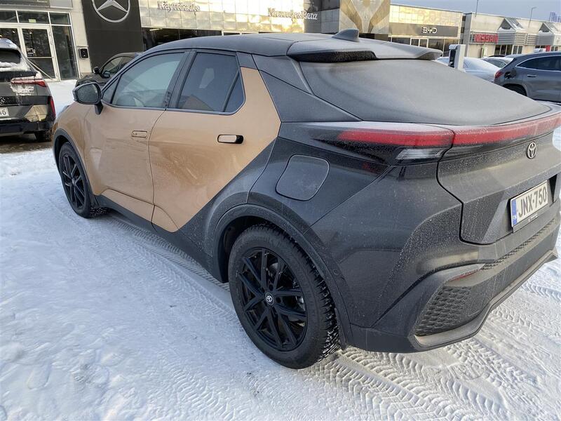 Toyota C-HR vaihtoauto
