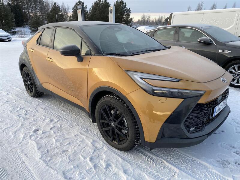 Toyota C-HR vaihtoauto