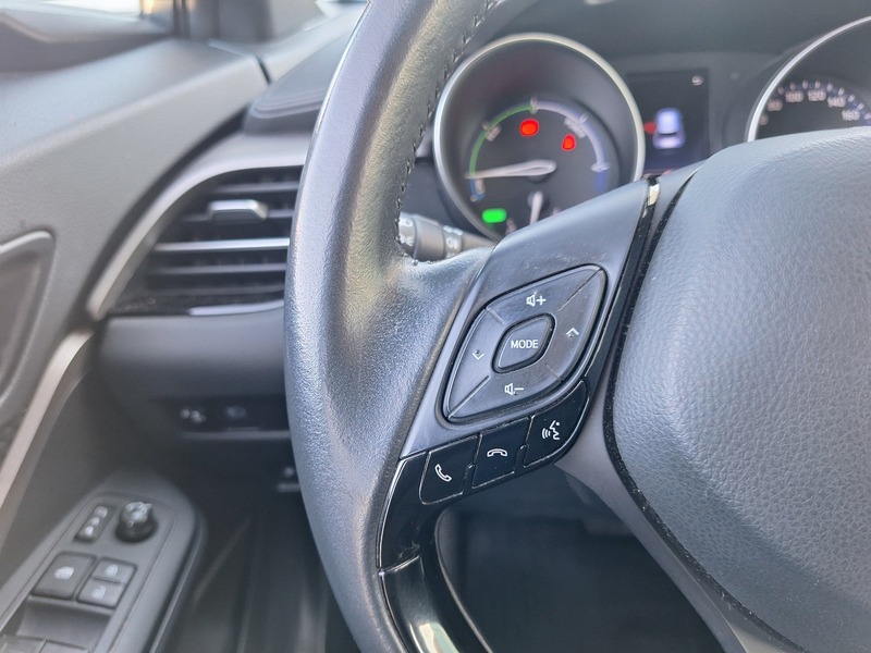 Toyota C-HR vaihtoauto