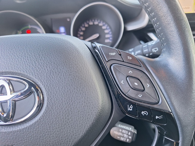 Toyota C-HR vaihtoauto