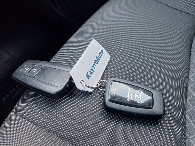 Toyota C-HR vaihtoauto