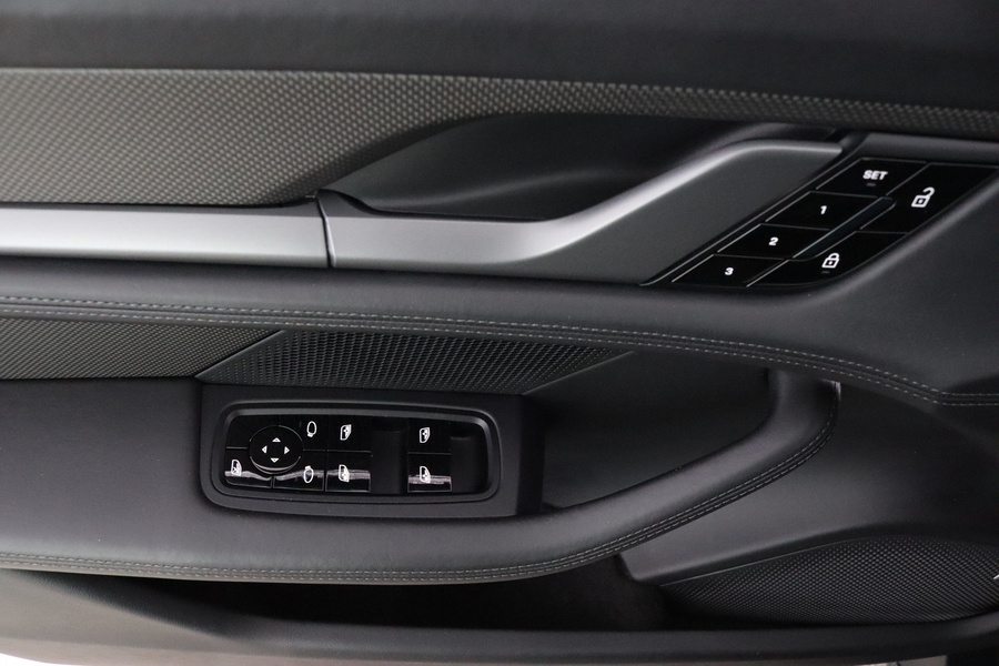 Porsche Taycan vaihtoauto