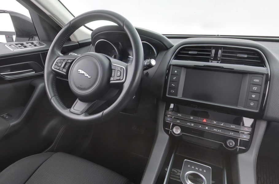 Jaguar F-PACE vaihtoauto