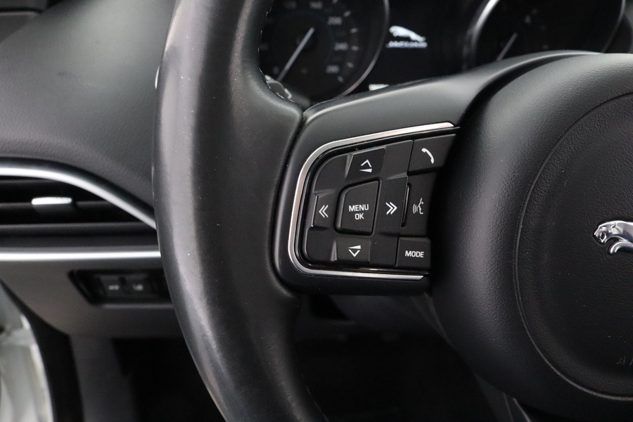 Jaguar F-PACE vaihtoauto