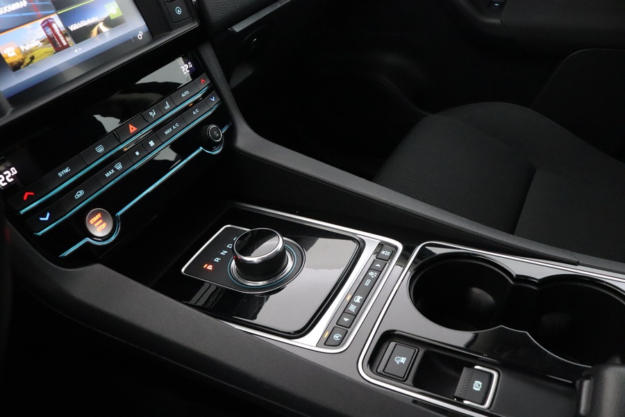 Jaguar F-PACE vaihtoauto