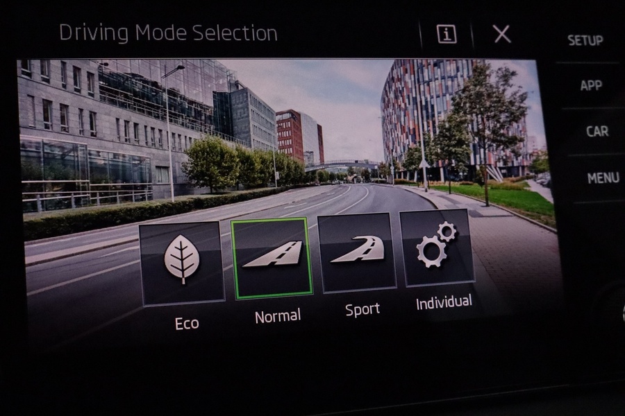 Skoda Karoq vaihtoauto