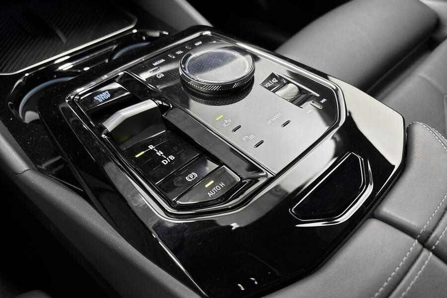 BMW i5 M60 vaihtoauto