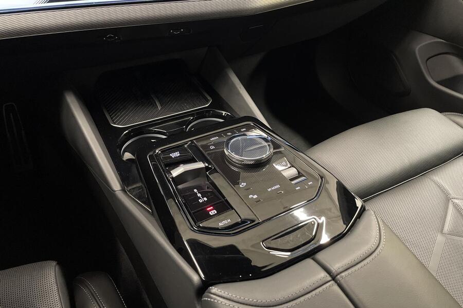 BMW i5 M60 vaihtoauto