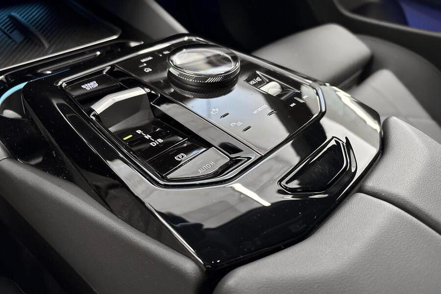 BMW i5 M60 vaihtoauto