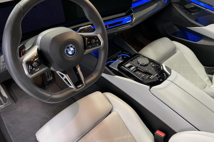 BMW i5 M60 vaihtoauto