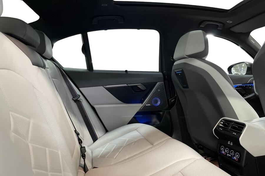 BMW i5 M60 vaihtoauto