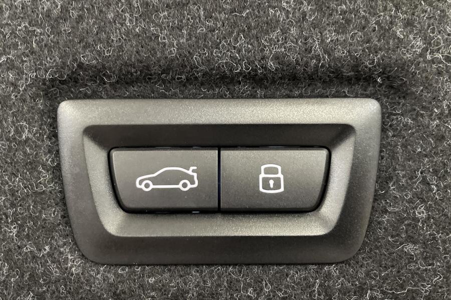 BMW i5 M60 vaihtoauto