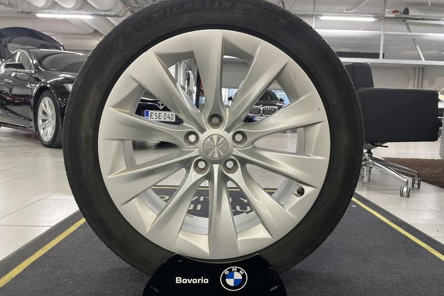 Tesla Model S vaihtoauto