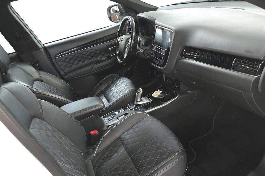 Mitsubishi Outlander PHEV vaihtoauto