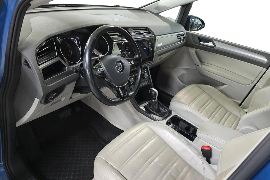 Volkswagen Touran vaihtoauto