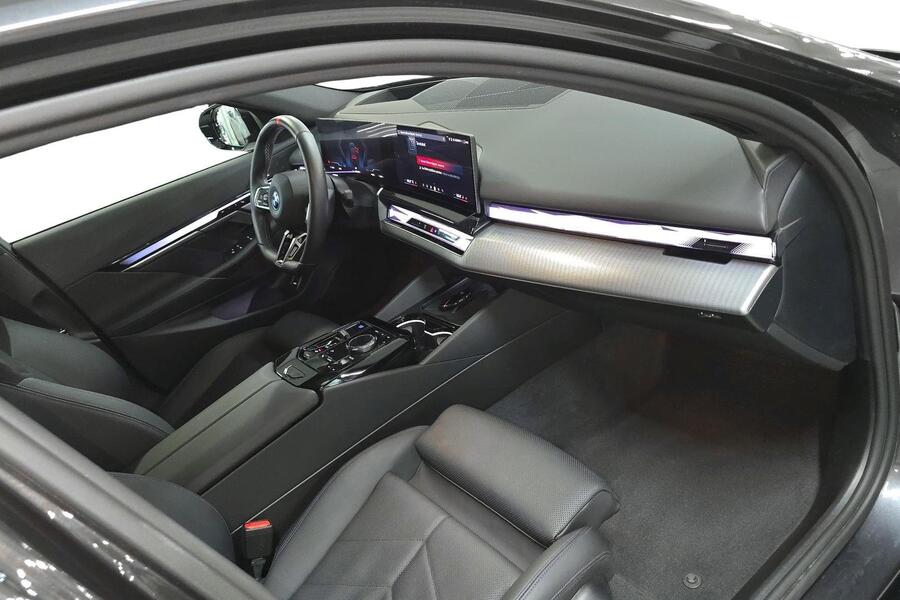 BMW i5 M60 vaihtoauto