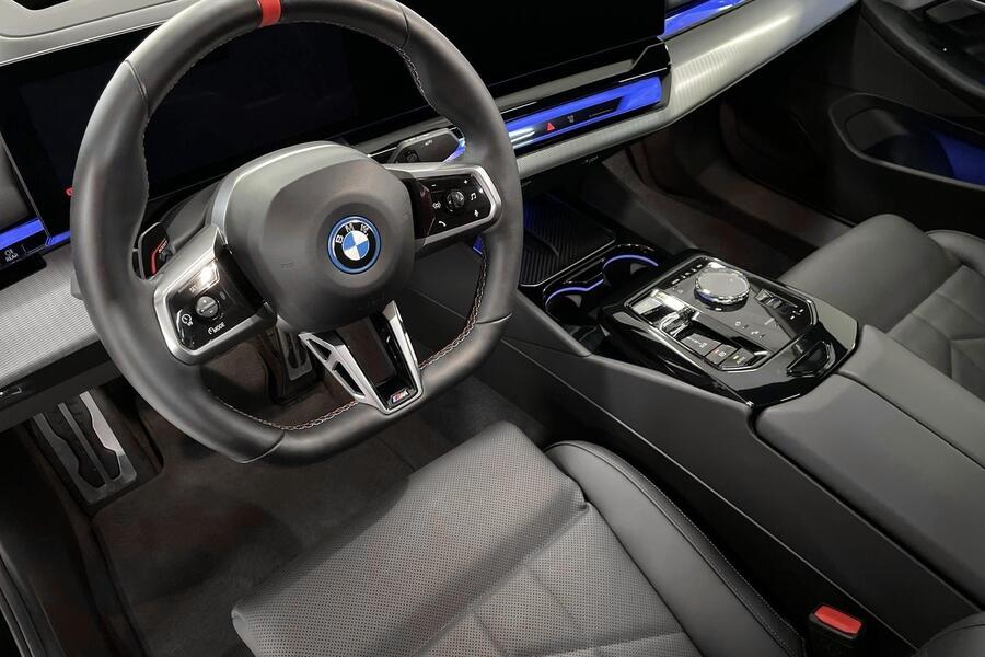 BMW i5 M60 vaihtoauto