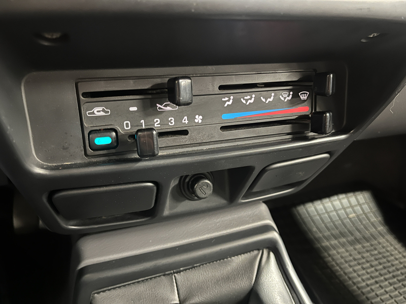 Nissan King vaihtoauto