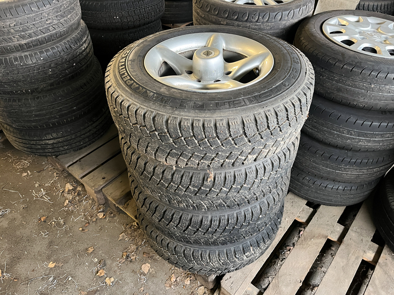 Nissan King vaihtoauto