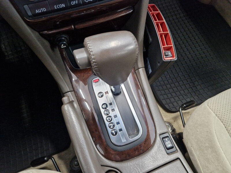 Nissan Maxima vaihtoauto