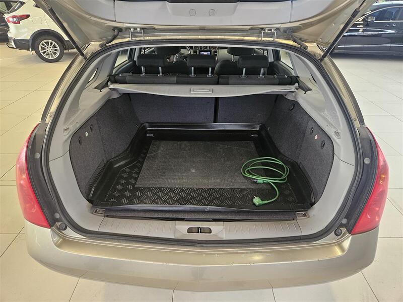 Nissan Primera vaihtoauto