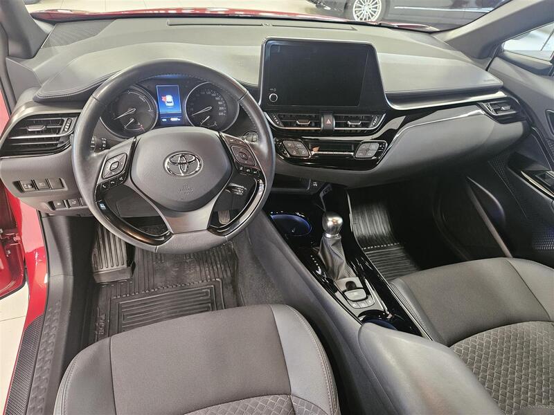 Toyota C-HR vaihtoauto