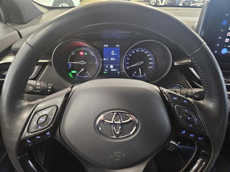 Toyota C-HR vaihtoauto