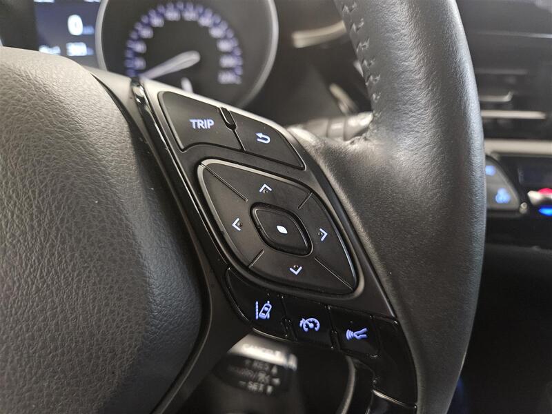 Toyota C-HR vaihtoauto