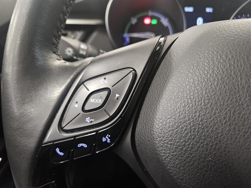 Toyota C-HR vaihtoauto