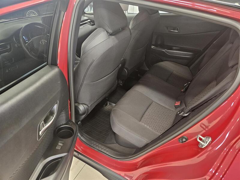 Toyota C-HR vaihtoauto