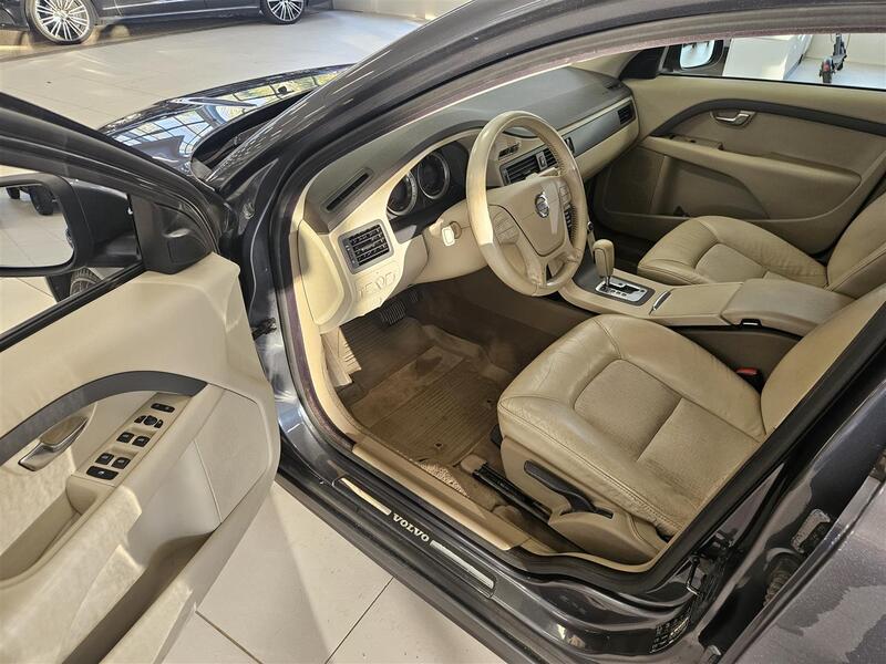 Volvo V70 vaihtoauto