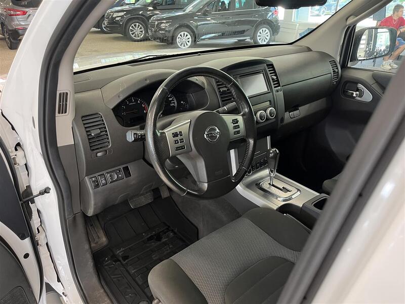 Nissan Navara vaihtoauto