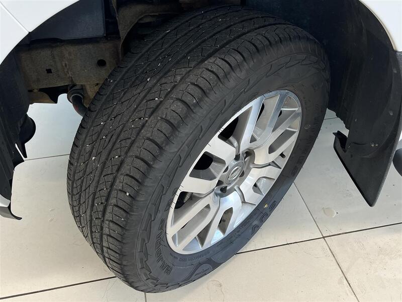 Nissan Navara vaihtoauto