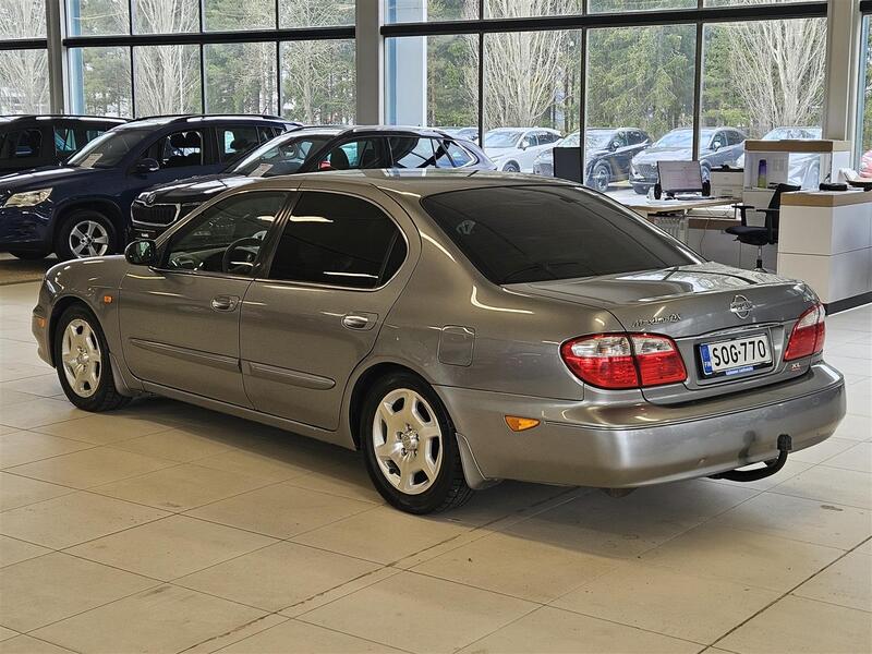 Nissan Maxima vaihtoauto