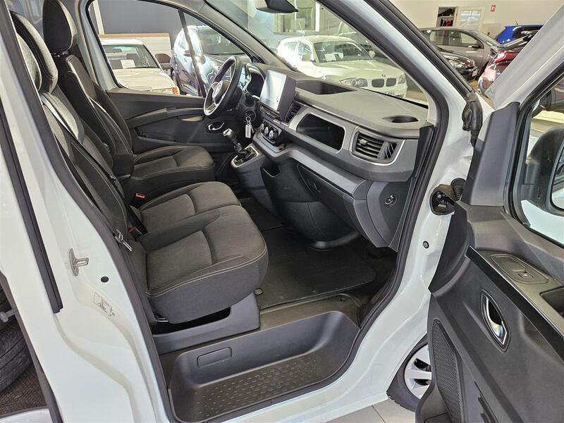 Nissan Primastar vaihtoauto