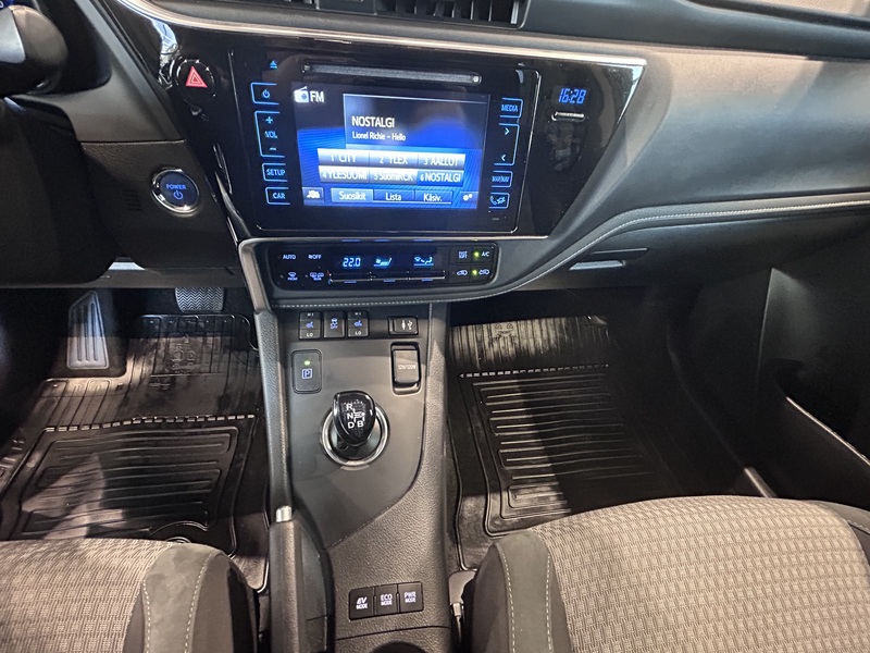 Toyota Auris vaihtoauto