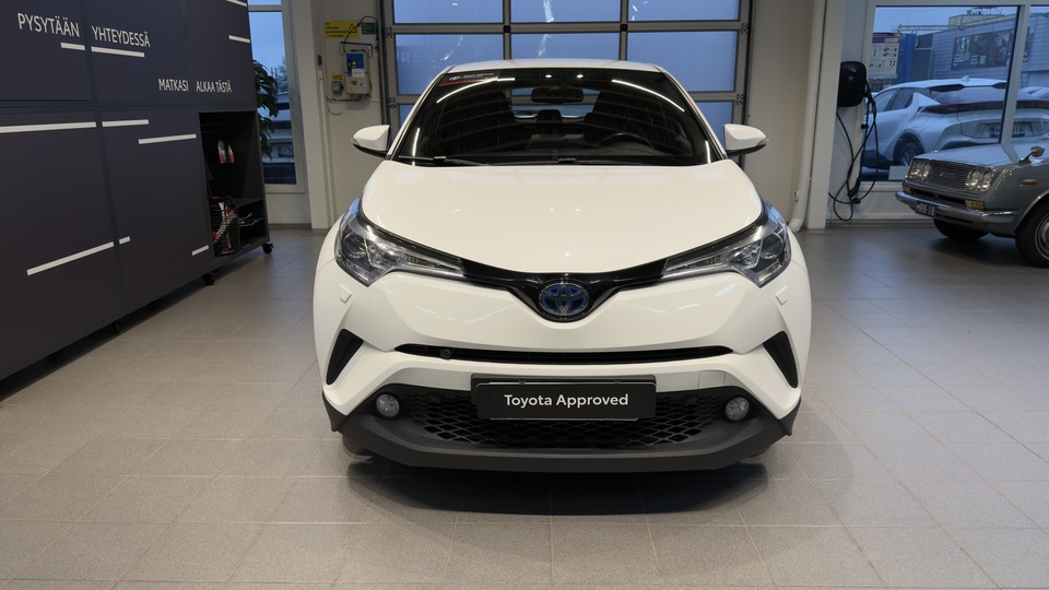 Toyota C-HR vaihtoauto