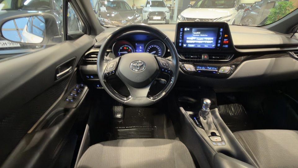 Toyota C-HR vaihtoauto