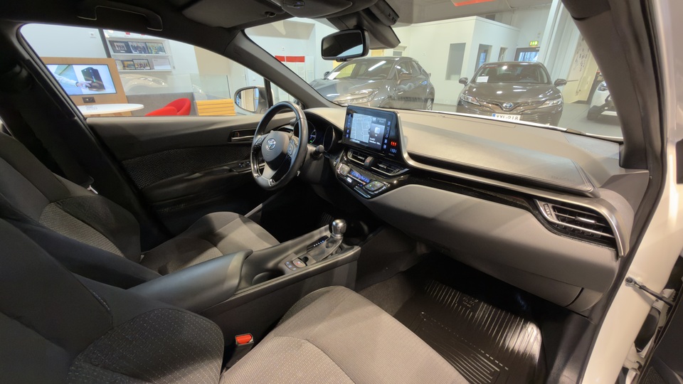 Toyota C-HR vaihtoauto