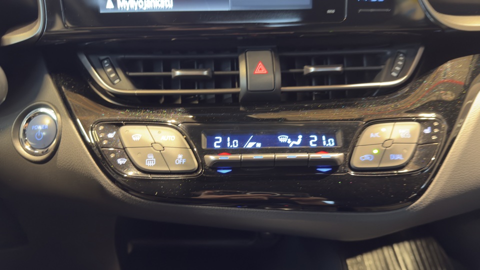 Toyota C-HR vaihtoauto