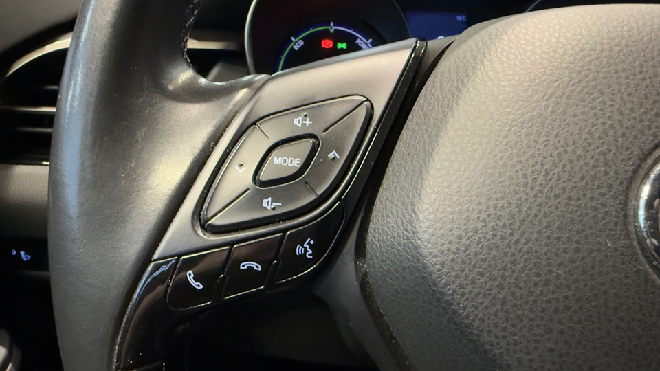 Toyota C-HR vaihtoauto