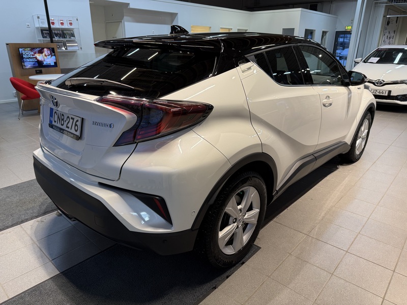 Toyota C-HR vaihtoauto
