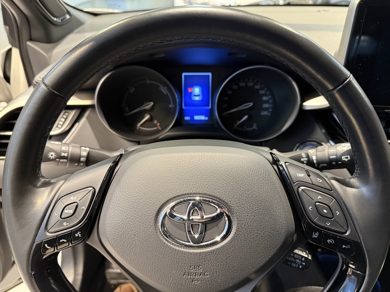 Toyota C-HR vaihtoauto