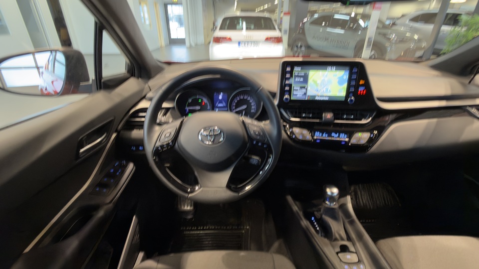 Toyota C-HR vaihtoauto