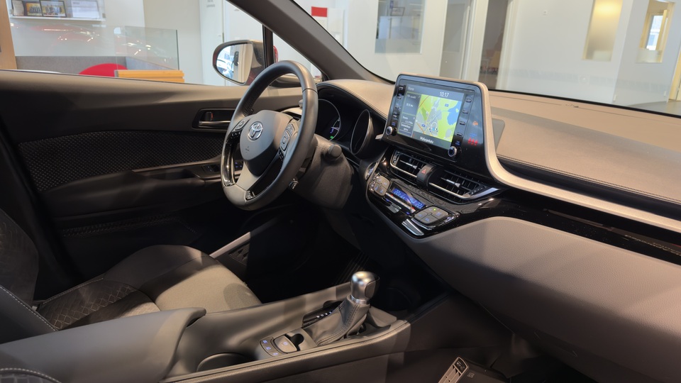 Toyota C-HR vaihtoauto