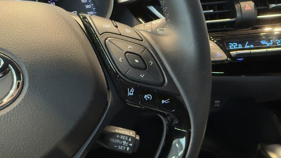 Toyota C-HR vaihtoauto