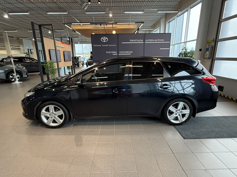 Toyota Auris vaihtoauto